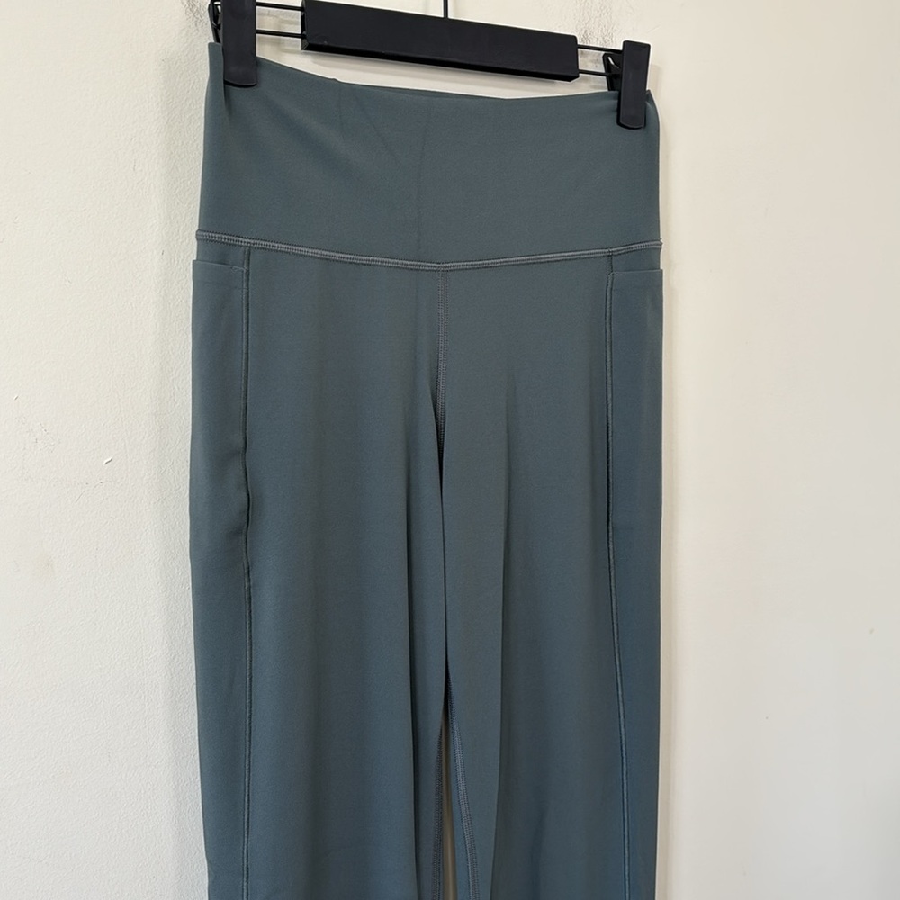 Athleta Transcend Stash Crop Straight Leg Bali Green Size Mendium Tall - Picture 8 of 14